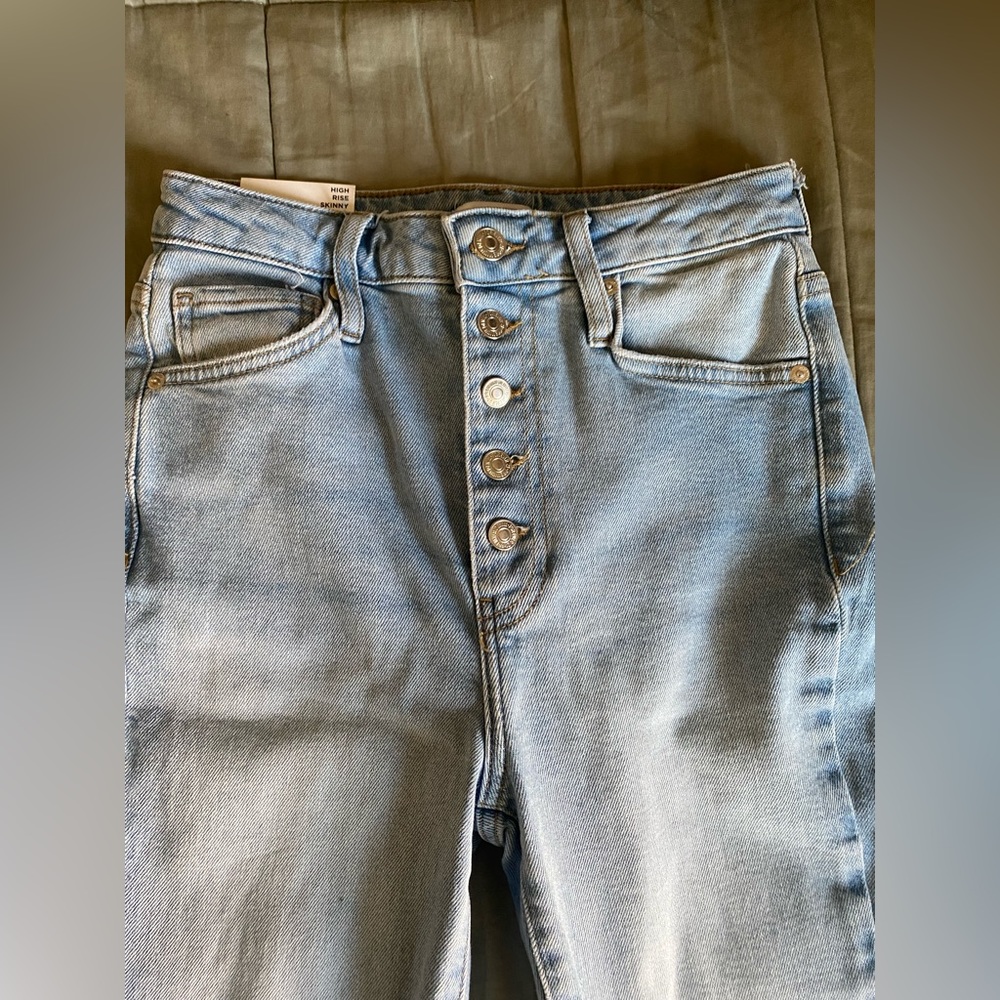 NWT. Forever 21 high rise skinny Jeans. - Picture 4 of 6